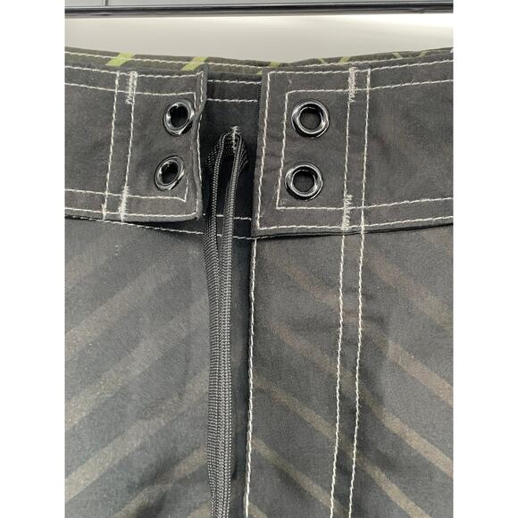 CLOTHIN Men's lack-Green Square Print Pull-On Swim Board Shorts SZ 30 - Picture 6 of 12